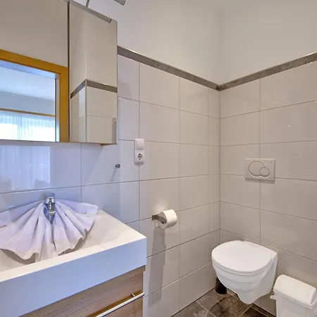 In Wildschoenau With Shared Sauna, Cleaning Included Apartment Niederau